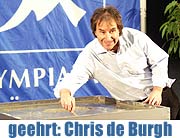 Chris de Burgh in der Münchner Olympiahalle. „The Storyman“ fand Aufnahme in den Munich Olympic Walk of Stars (Foto: Nathalie Tandler)